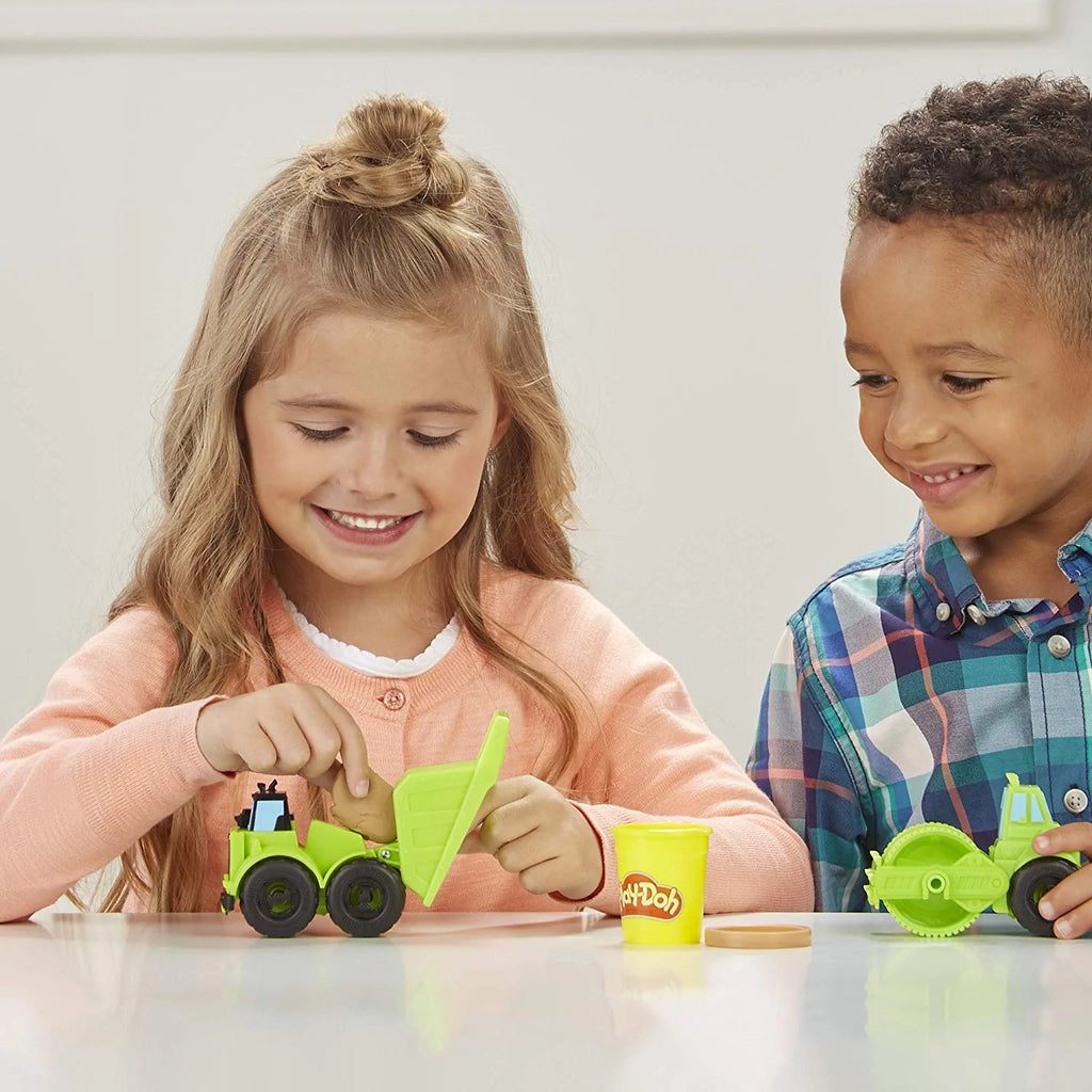 Play-Doh Wheels Gravel Yard Construction Toy with Non-Toxic Pavement Buildin' Compound Plus 3 Additional Colors