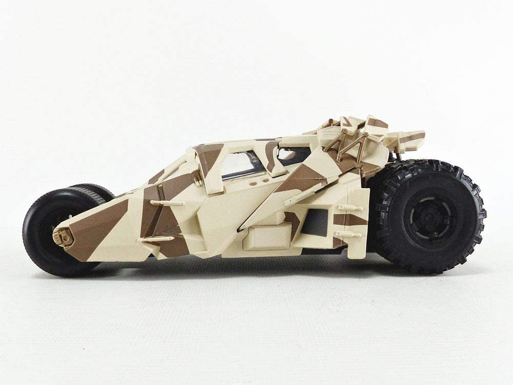 Jada Toys 1: 24 Scale The Dark Knight Batmobile Die-cast Vehicle with Batman Figure, Multicolor