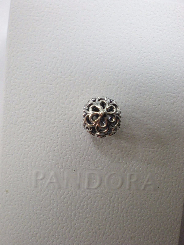 PANDORA PICKING DAISIES Charm Sterling Silver Comes With Little Gift Bag 790965