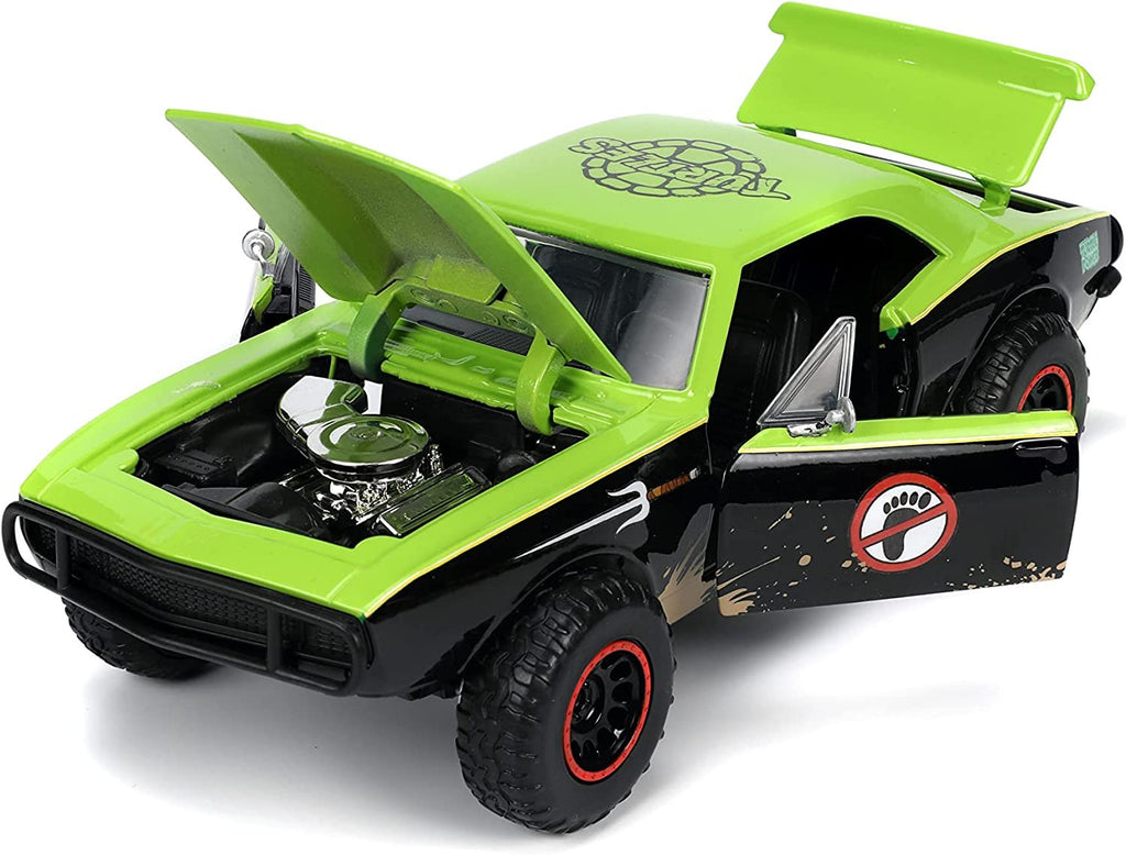 Teenage Mutant Ninja Turtles 1:24 1967 Chevy Camaro Die-cast Car & 2.75" Raphael Figure, Toys for Kids and Adults