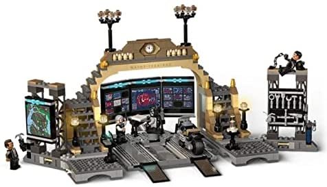 Lego DC 76183 The Batman Batcave: The Riddler Face-Off (581 pcs)